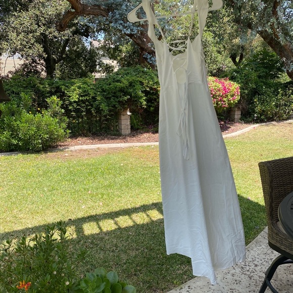 Princess Polly White Sleeveless Sweetheart Maxi Gown - Picture 5 of 7